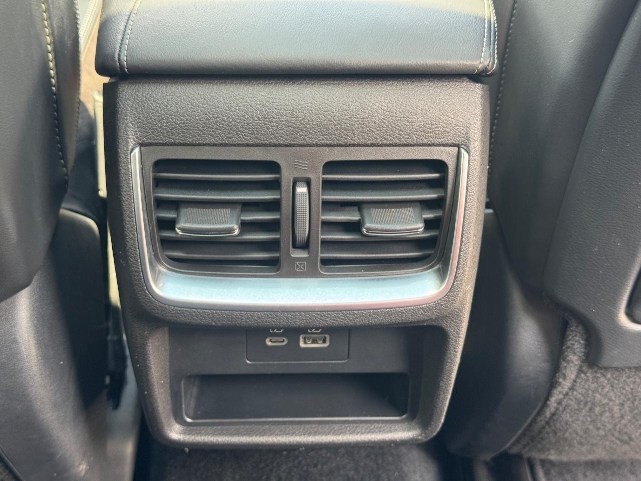 INFINITI QX50 Vehicle Full-screen Gallery Image 17