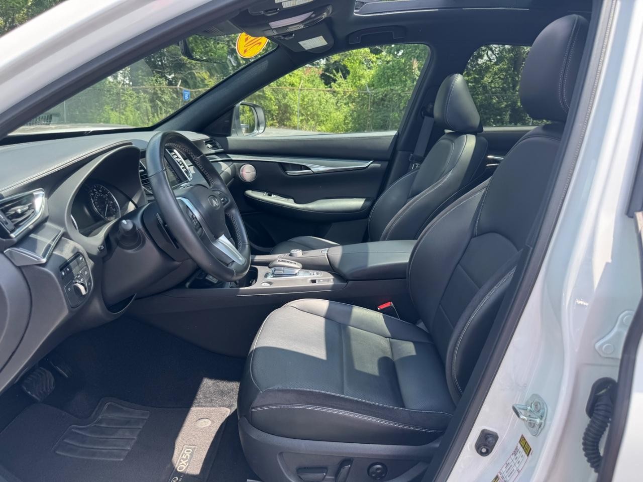 INFINITI QX50 Vehicle Full-screen Gallery Image 19