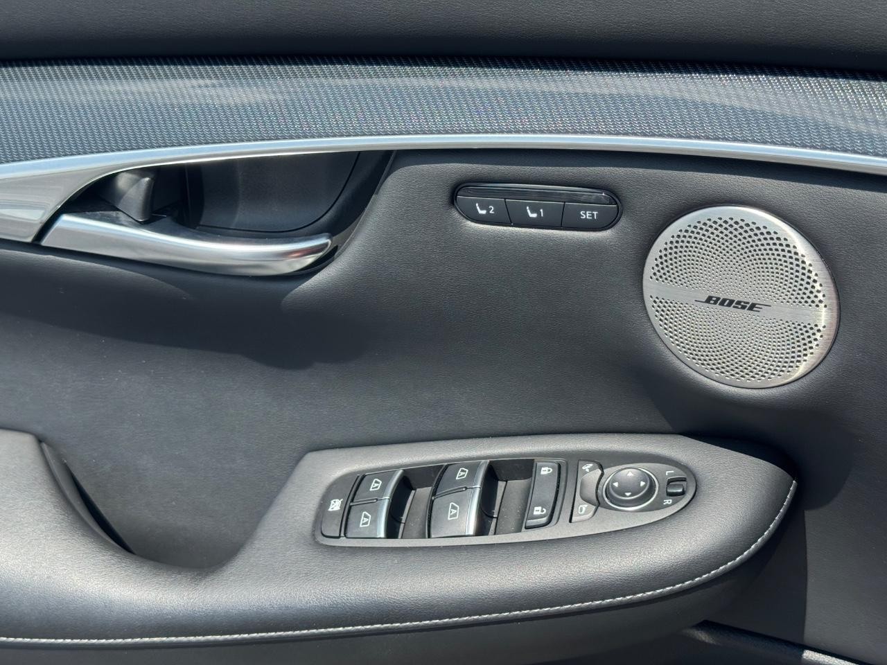 INFINITI QX50 Vehicle Full-screen Gallery Image 26