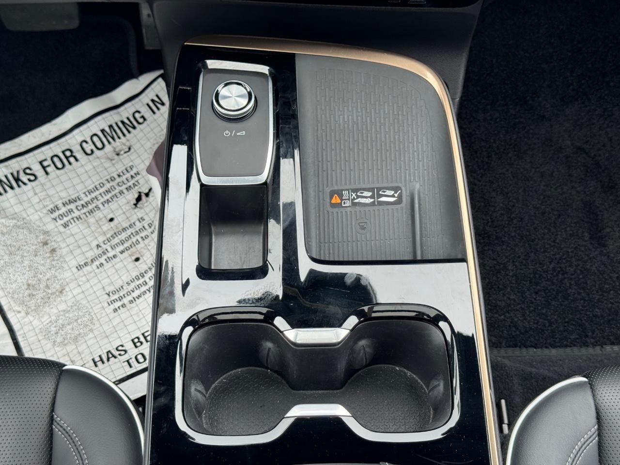 Buick Enclave Vehicle Full-screen Gallery Image 17