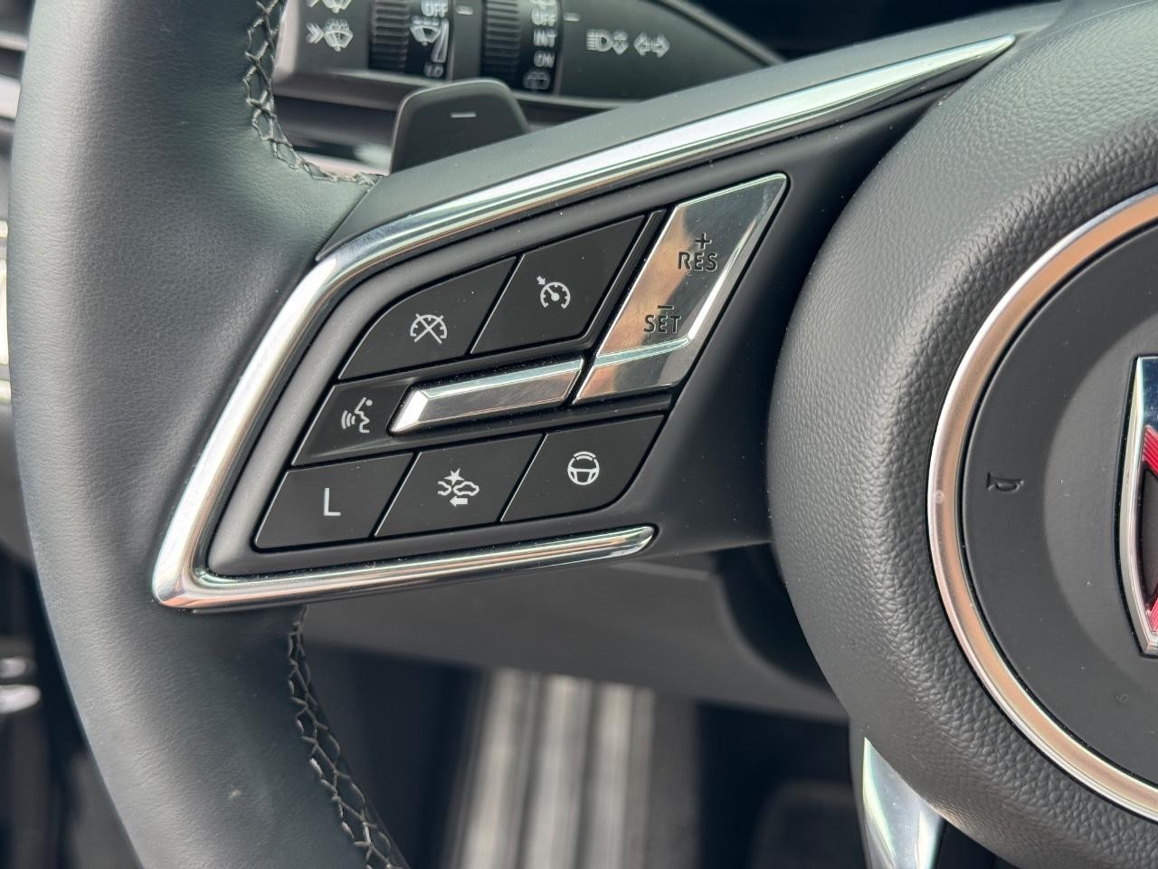 Buick Enclave Vehicle Full-screen Gallery Image 23