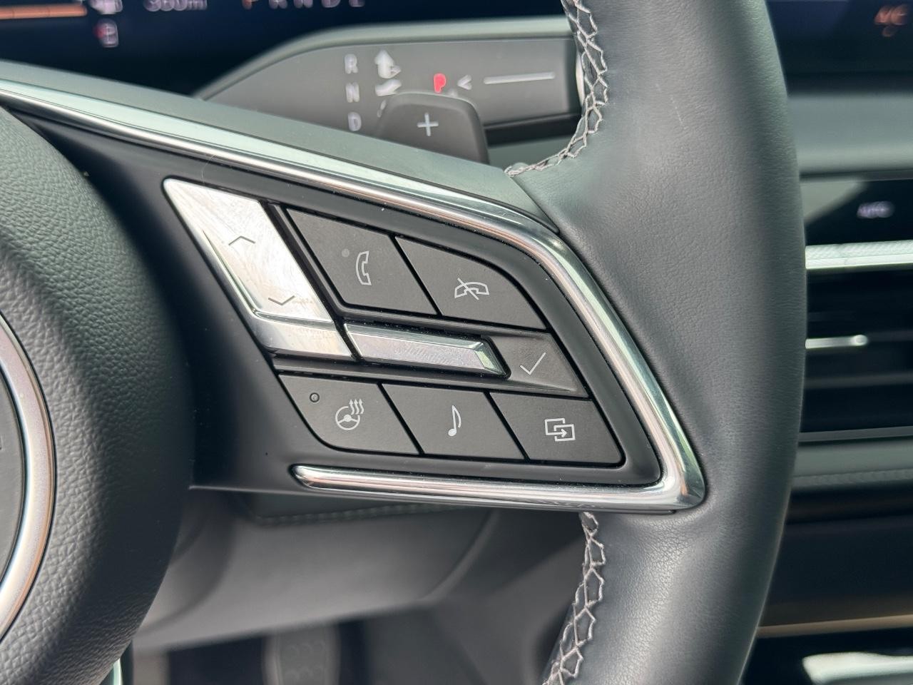 Buick Enclave Vehicle Full-screen Gallery Image 24