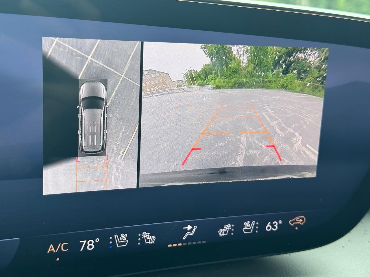 Buick Enclave Vehicle Full-screen Gallery Image 27