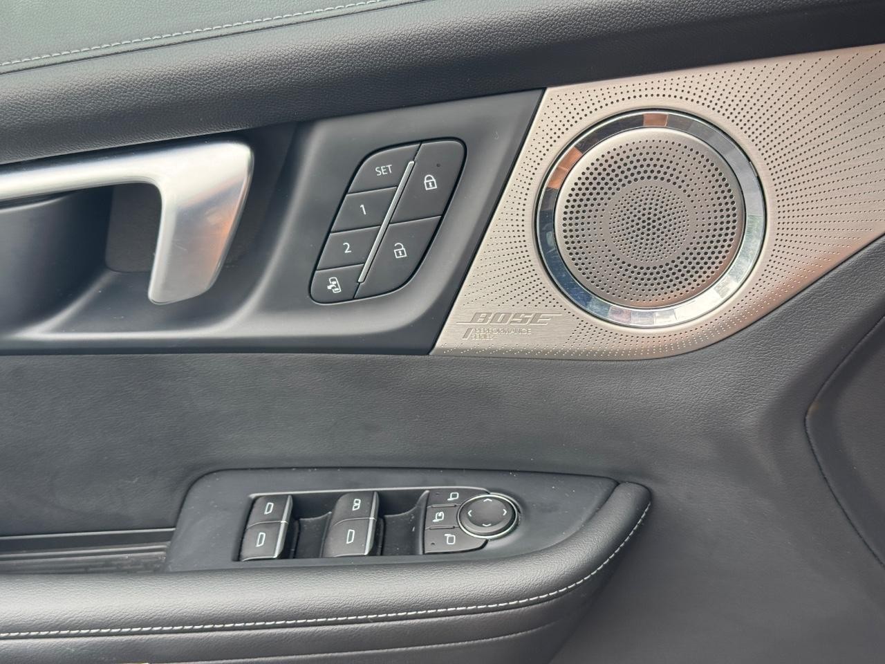 Buick Enclave Vehicle Full-screen Gallery Image 29