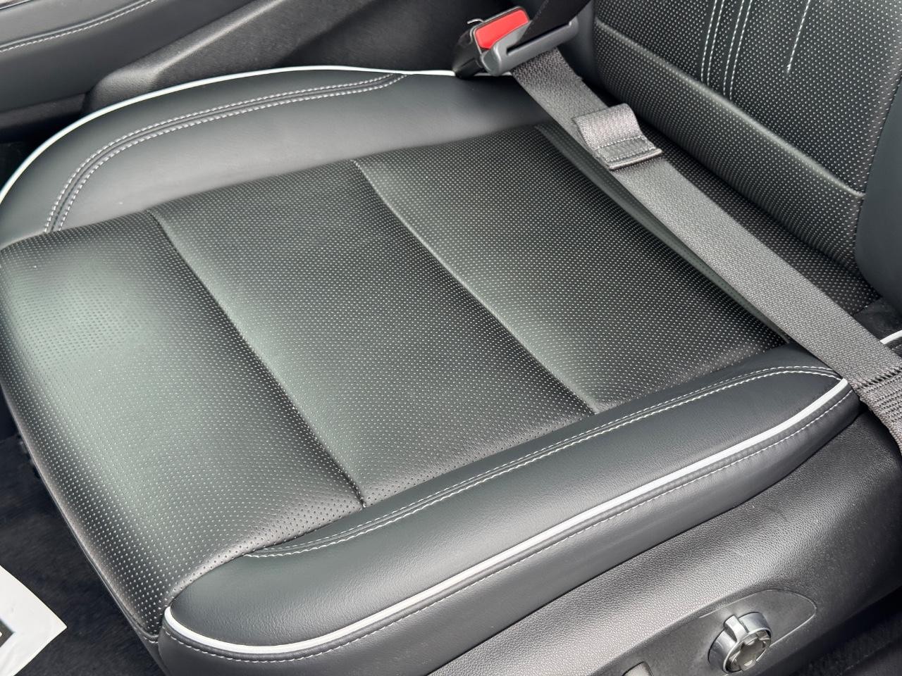 Buick Enclave Vehicle Full-screen Gallery Image 30