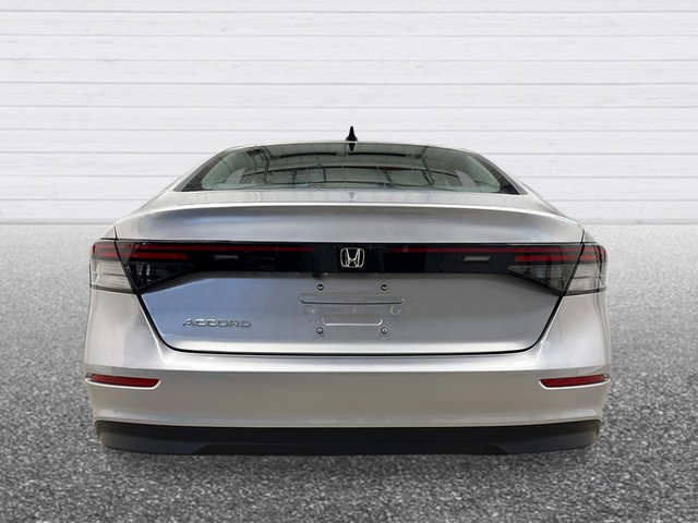 Honda Accord Sedan Vehicle Full-screen Gallery Image 05