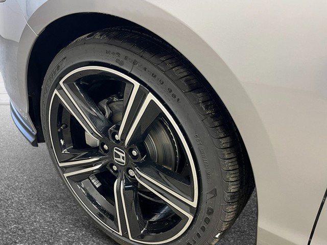 Honda Accord Sedan Vehicle Full-screen Gallery Image 11