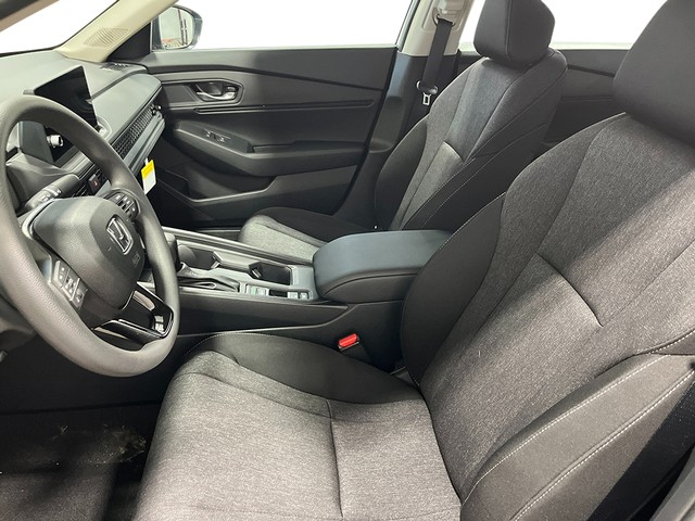 Honda Accord Sedan Vehicle Full-screen Gallery Image 13