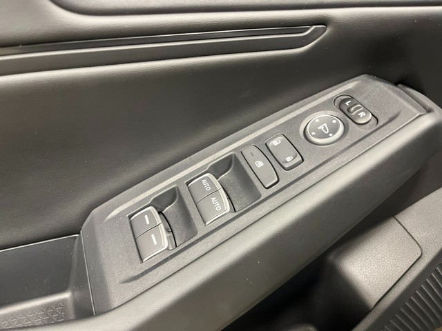 Honda Accord Sedan Vehicle Full-screen Gallery Image 14