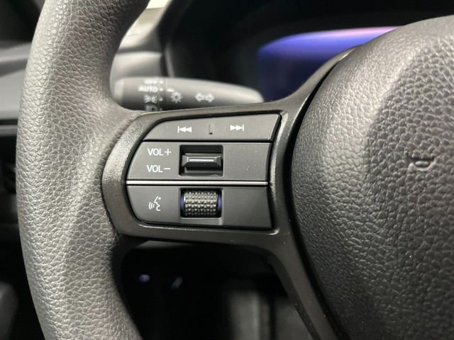Honda Accord Sedan Vehicle Full-screen Gallery Image 18
