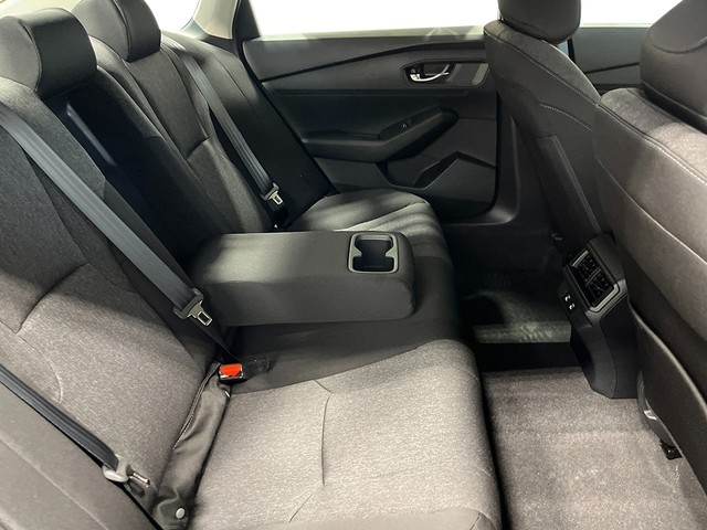 Honda Accord Sedan Vehicle Full-screen Gallery Image 27
