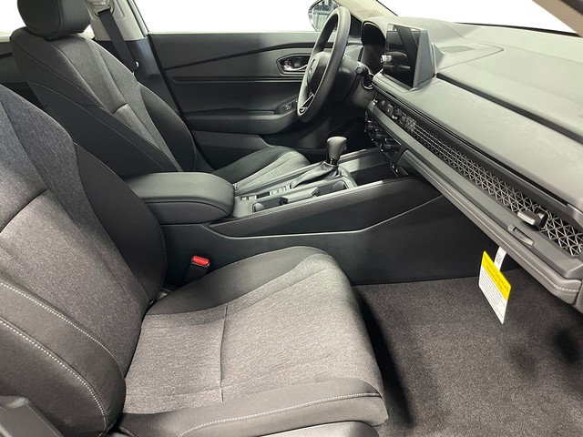 Honda Accord Sedan Vehicle Full-screen Gallery Image 28