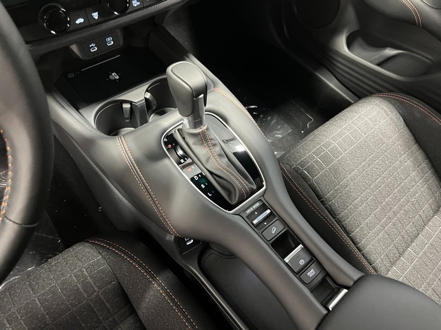 Honda HR-V Vehicle Full-screen Gallery Image 23