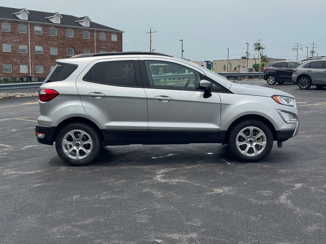 Ford EcoSport Vehicle Full-screen Gallery Image 03