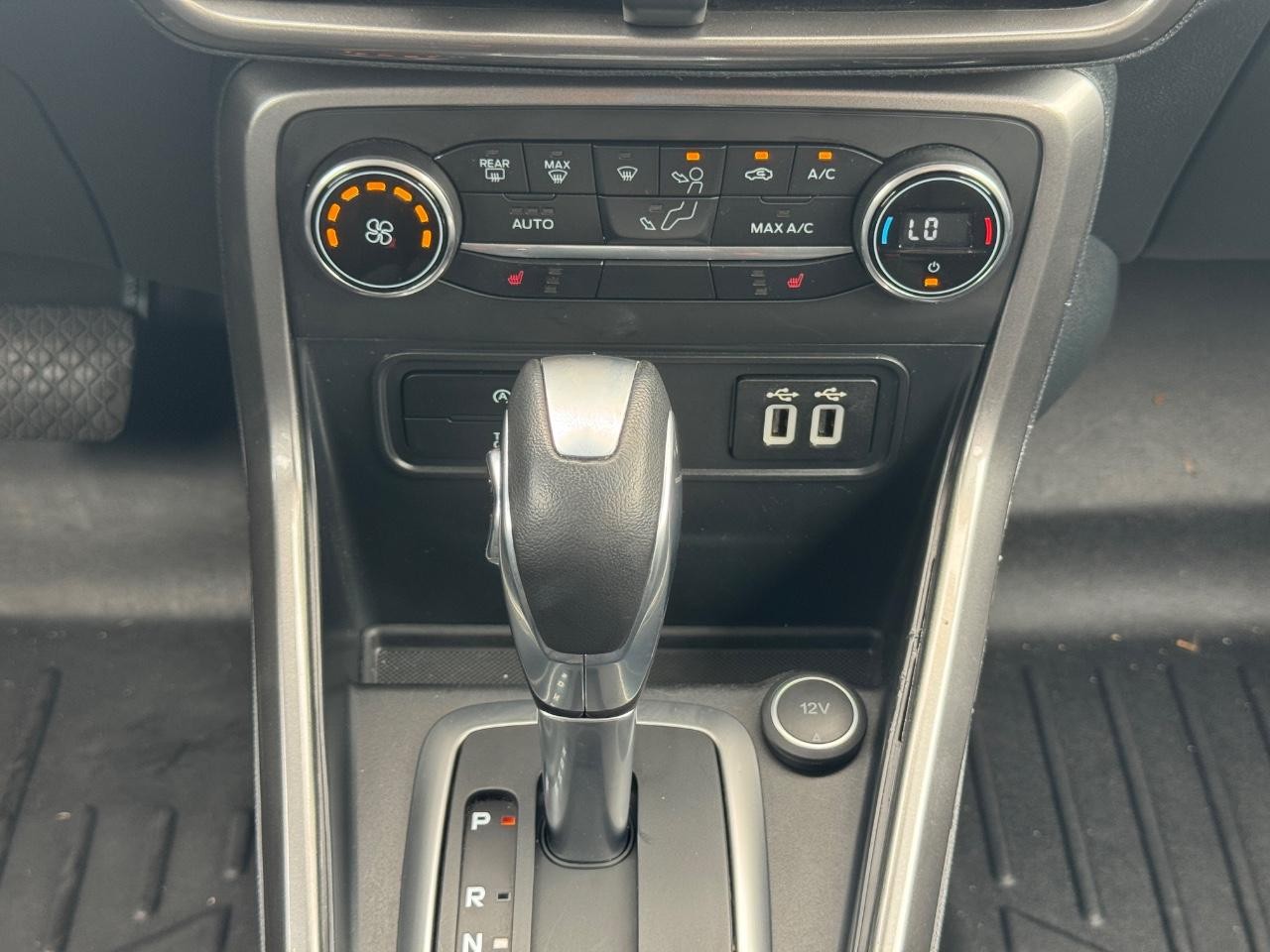 Ford EcoSport Vehicle Full-screen Gallery Image 14