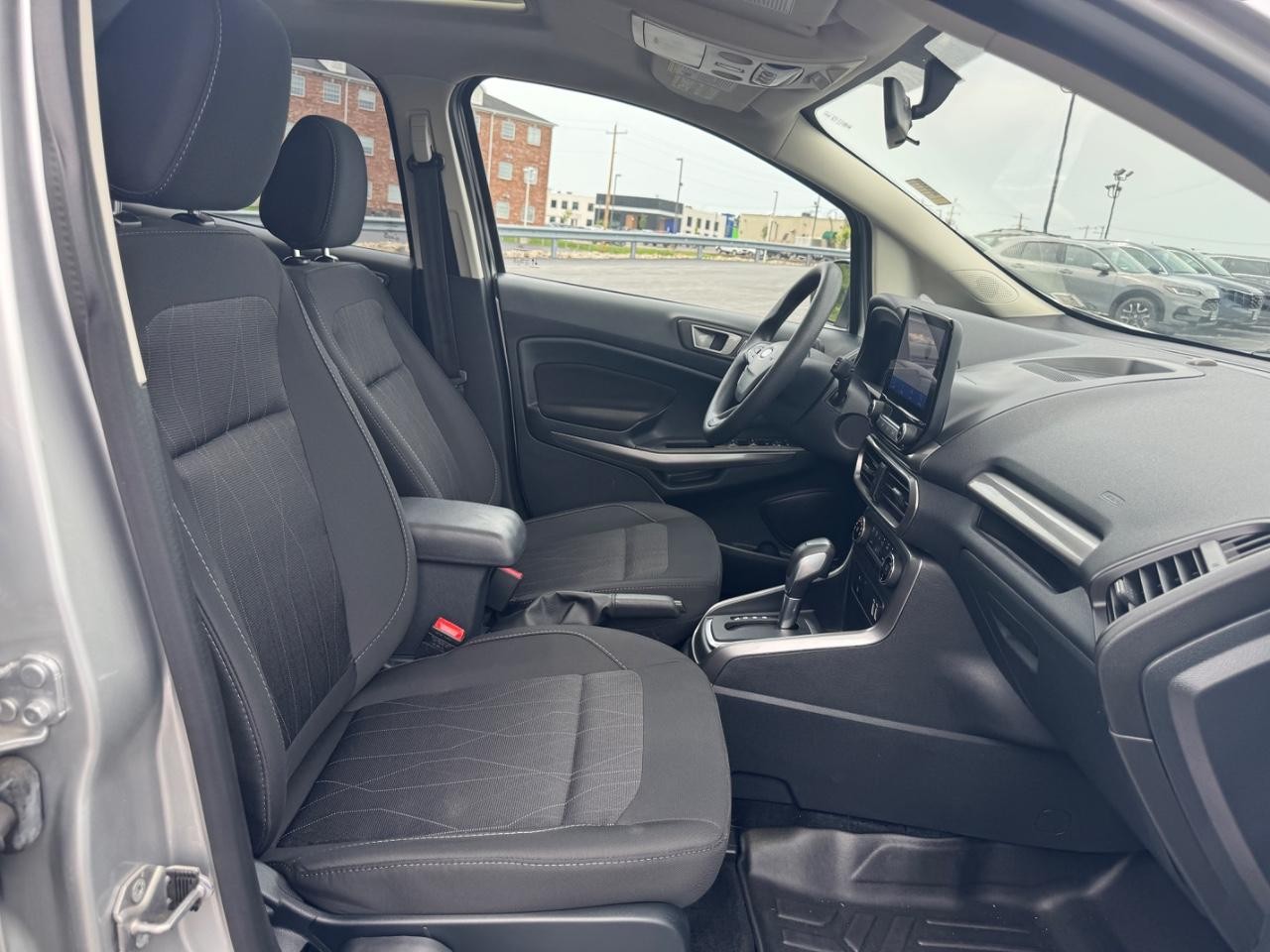 Ford EcoSport Vehicle Full-screen Gallery Image 16