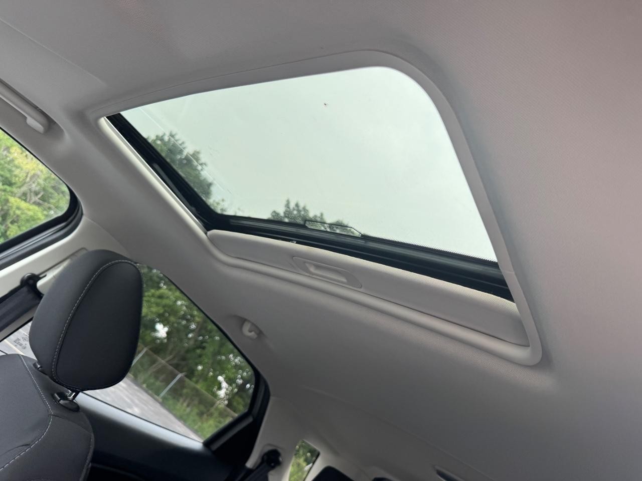 Ford EcoSport Vehicle Full-screen Gallery Image 18