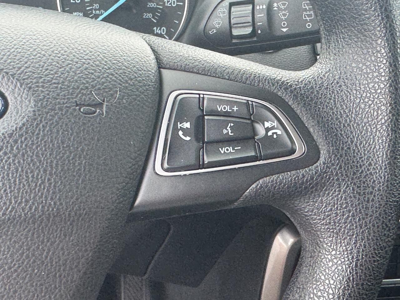 Ford EcoSport Vehicle Full-screen Gallery Image 21