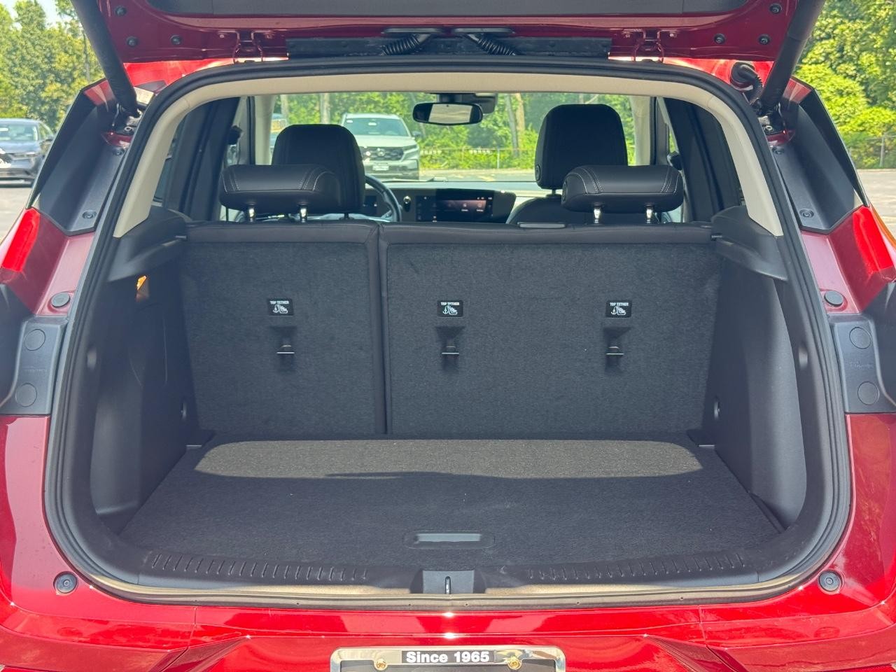 Buick Encore GX Vehicle Full-screen Gallery Image 05
