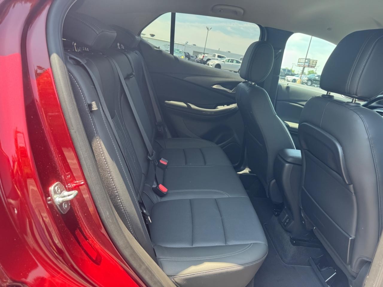 Buick Encore GX Vehicle Full-screen Gallery Image 11