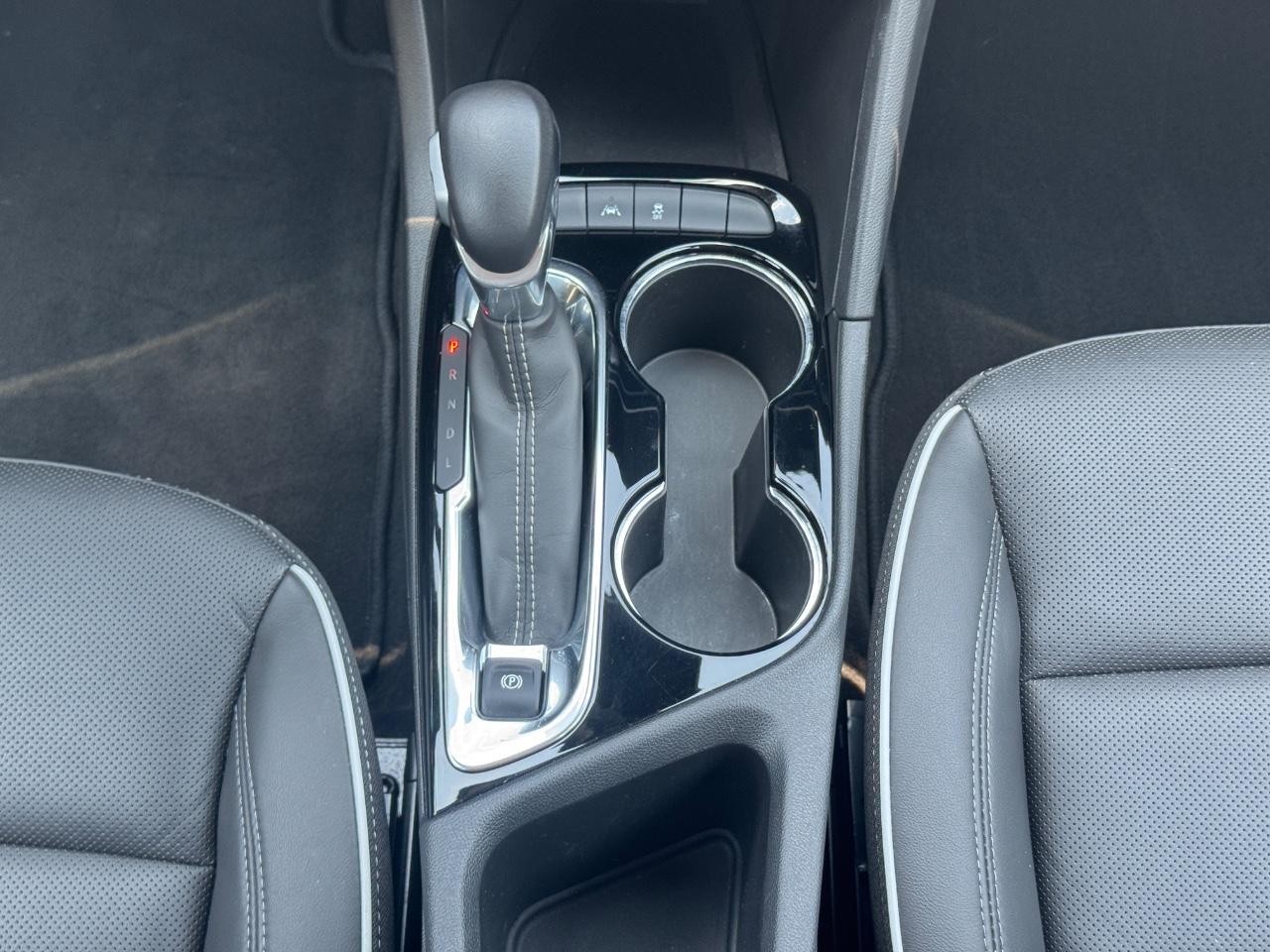 Buick Encore GX Vehicle Full-screen Gallery Image 16