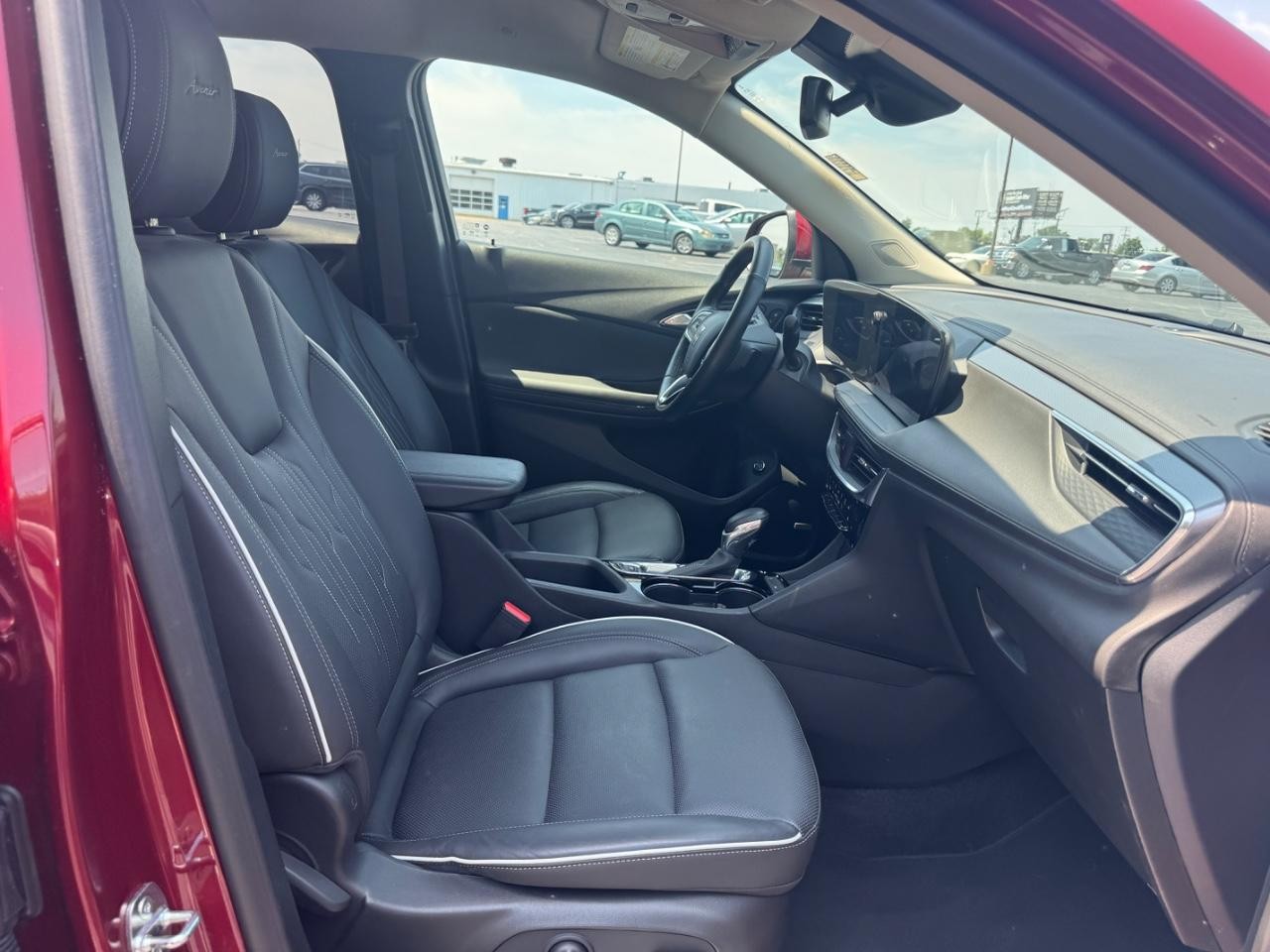 Buick Encore GX Vehicle Full-screen Gallery Image 17