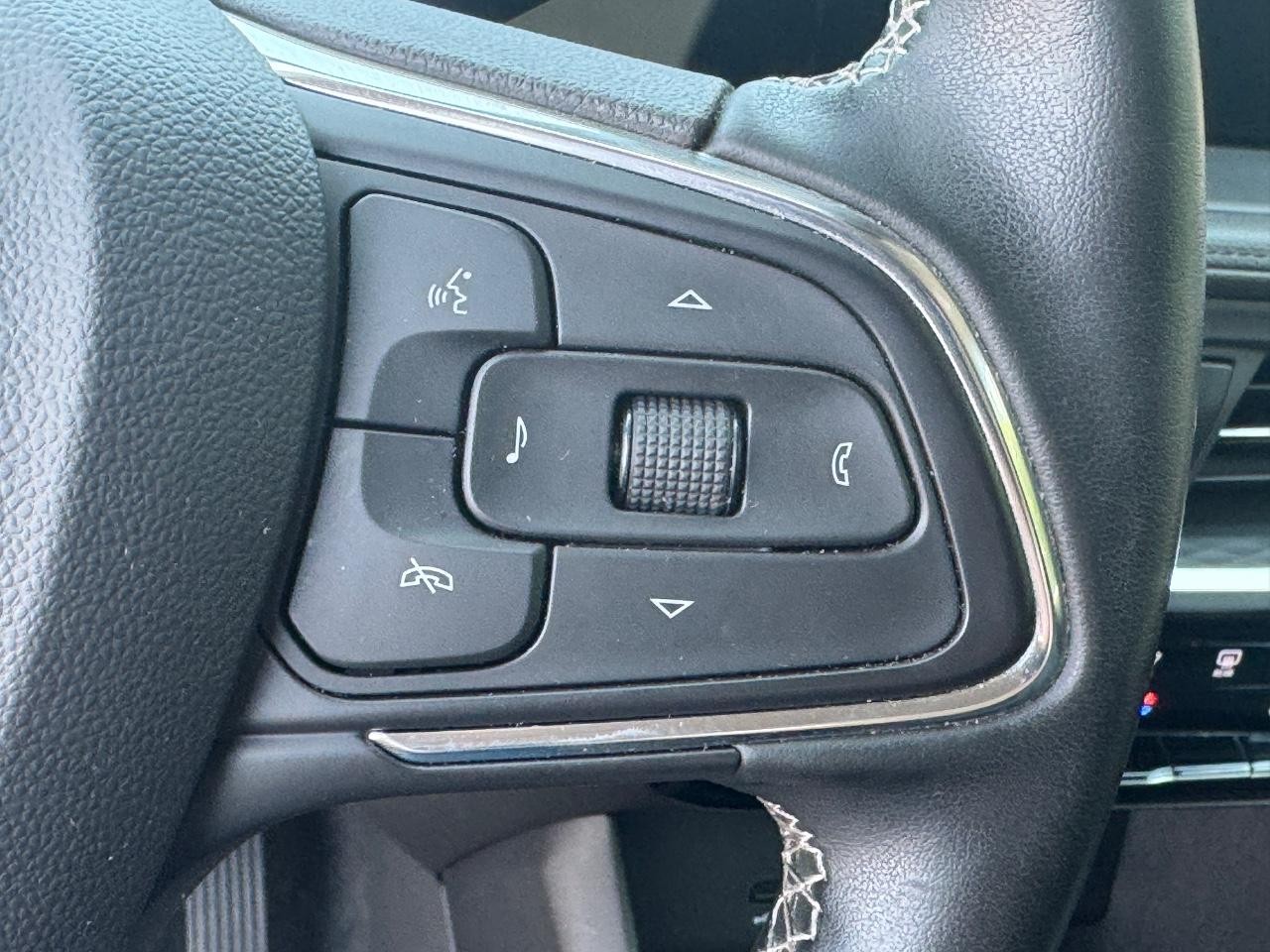 Buick Encore GX Vehicle Full-screen Gallery Image 21
