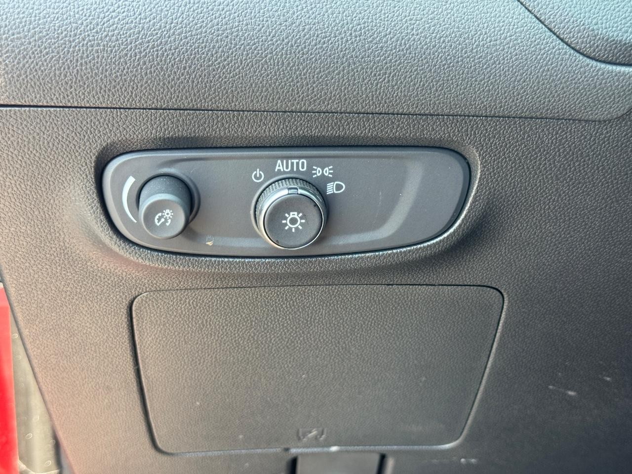Buick Encore GX Vehicle Full-screen Gallery Image 22