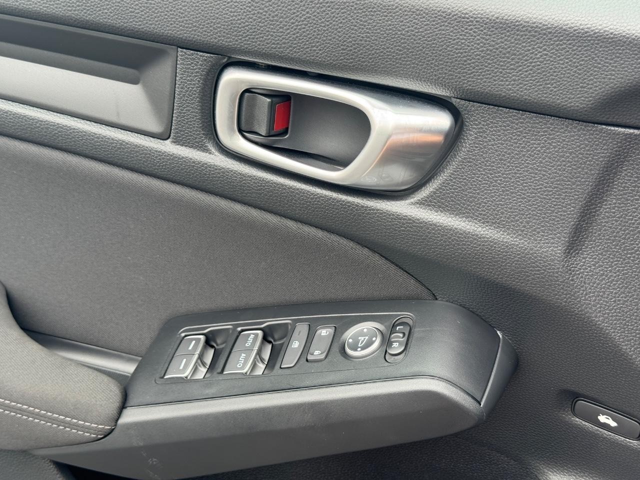 Honda Civic Sedan Vehicle Full-screen Gallery Image 23