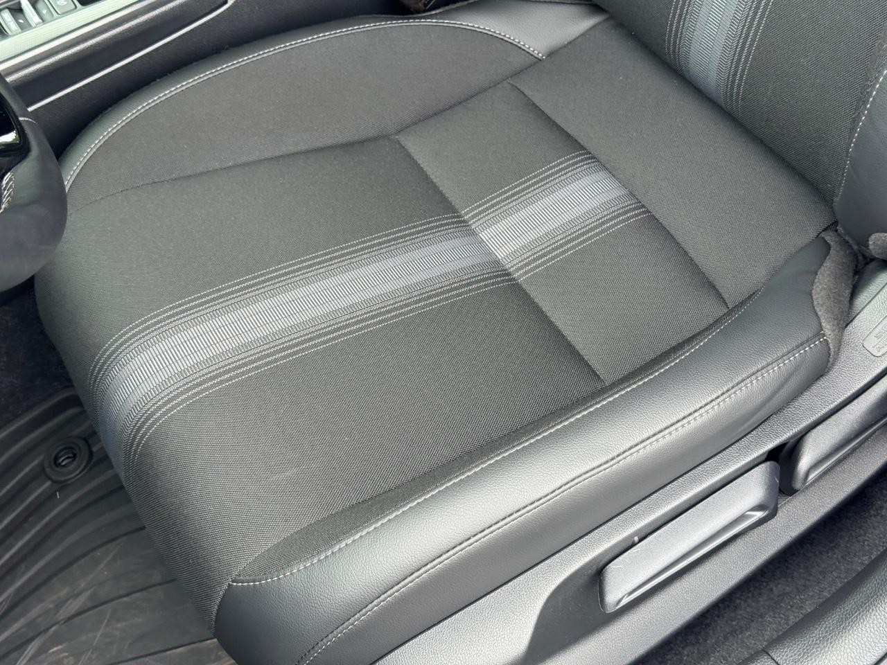 Honda Civic Sedan Vehicle Full-screen Gallery Image 24