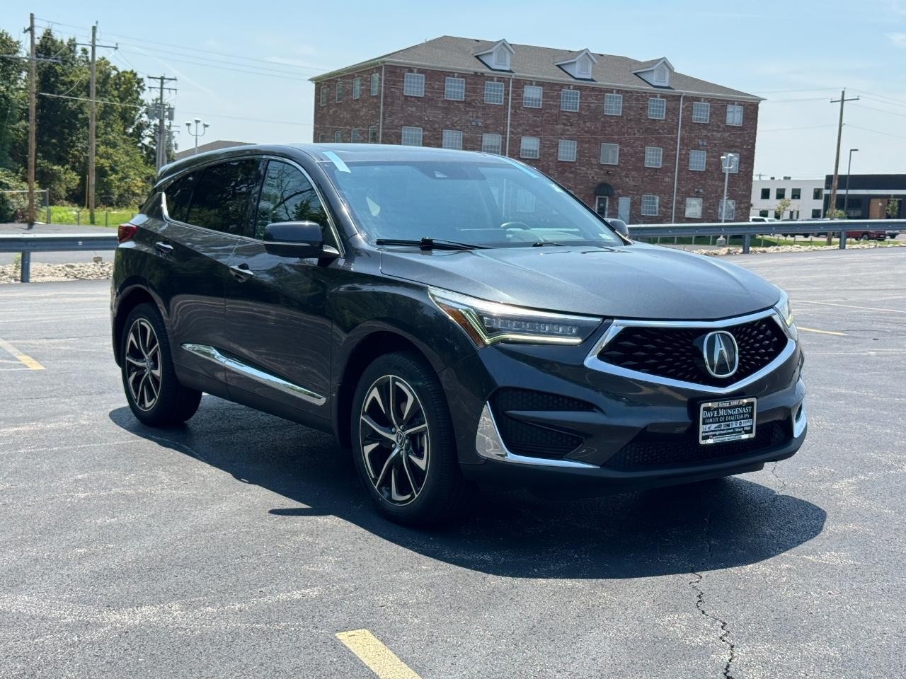 Acura RDX Vehicle Full-screen Gallery Image 02