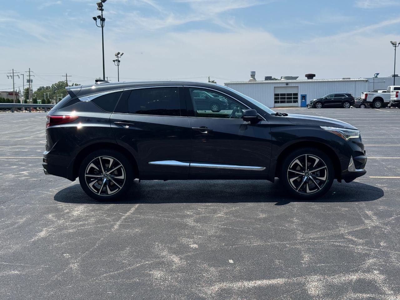 Acura RDX Vehicle Full-screen Gallery Image 03