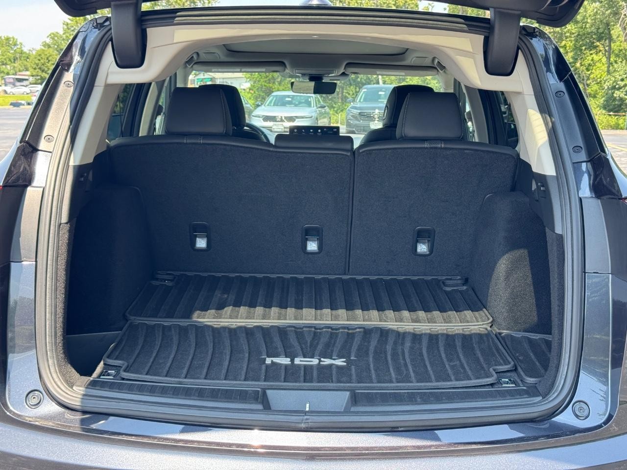 Acura RDX Vehicle Full-screen Gallery Image 05