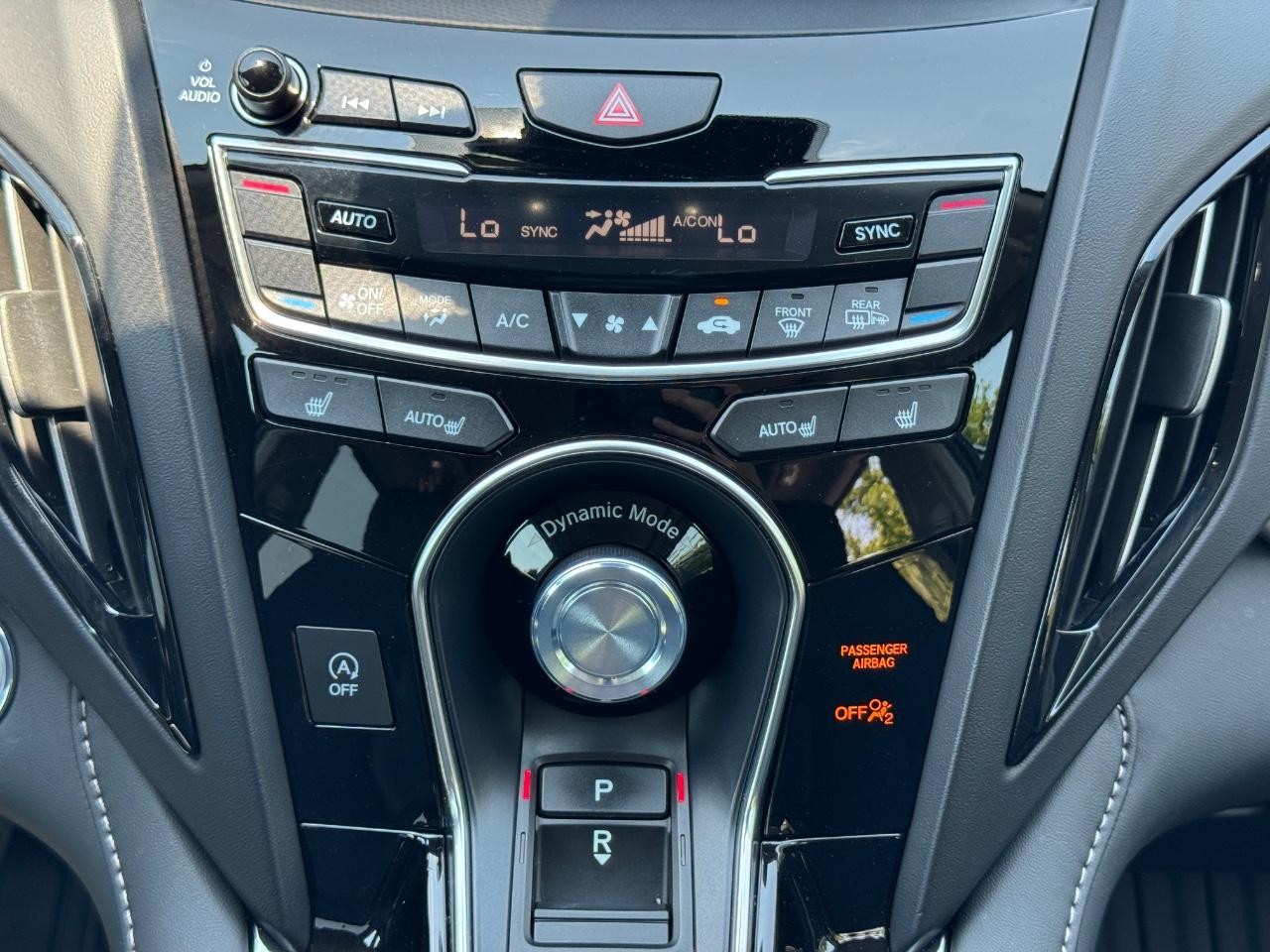 Acura RDX Vehicle Full-screen Gallery Image 15