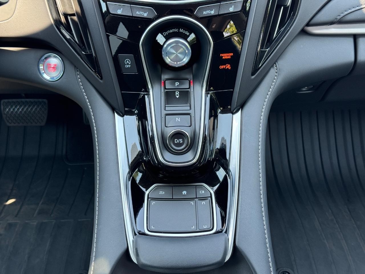 Acura RDX Vehicle Full-screen Gallery Image 16