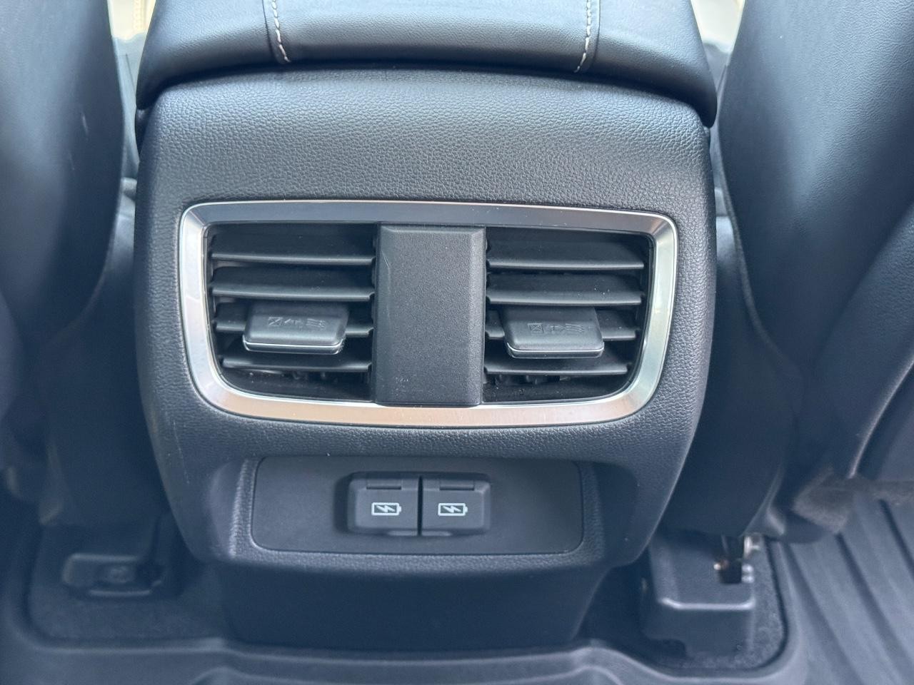 Acura RDX Vehicle Full-screen Gallery Image 17