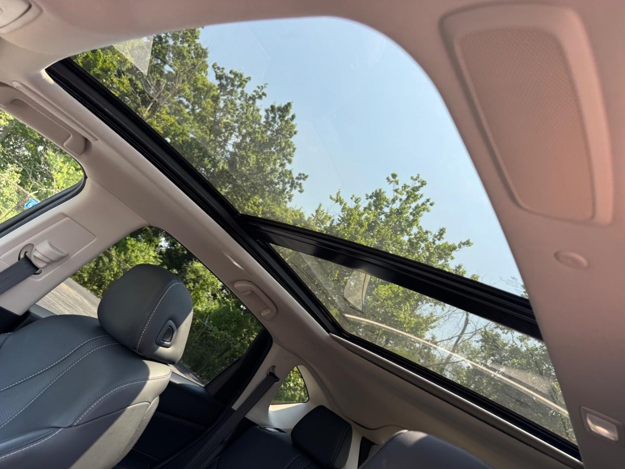 Acura RDX Vehicle Full-screen Gallery Image 20