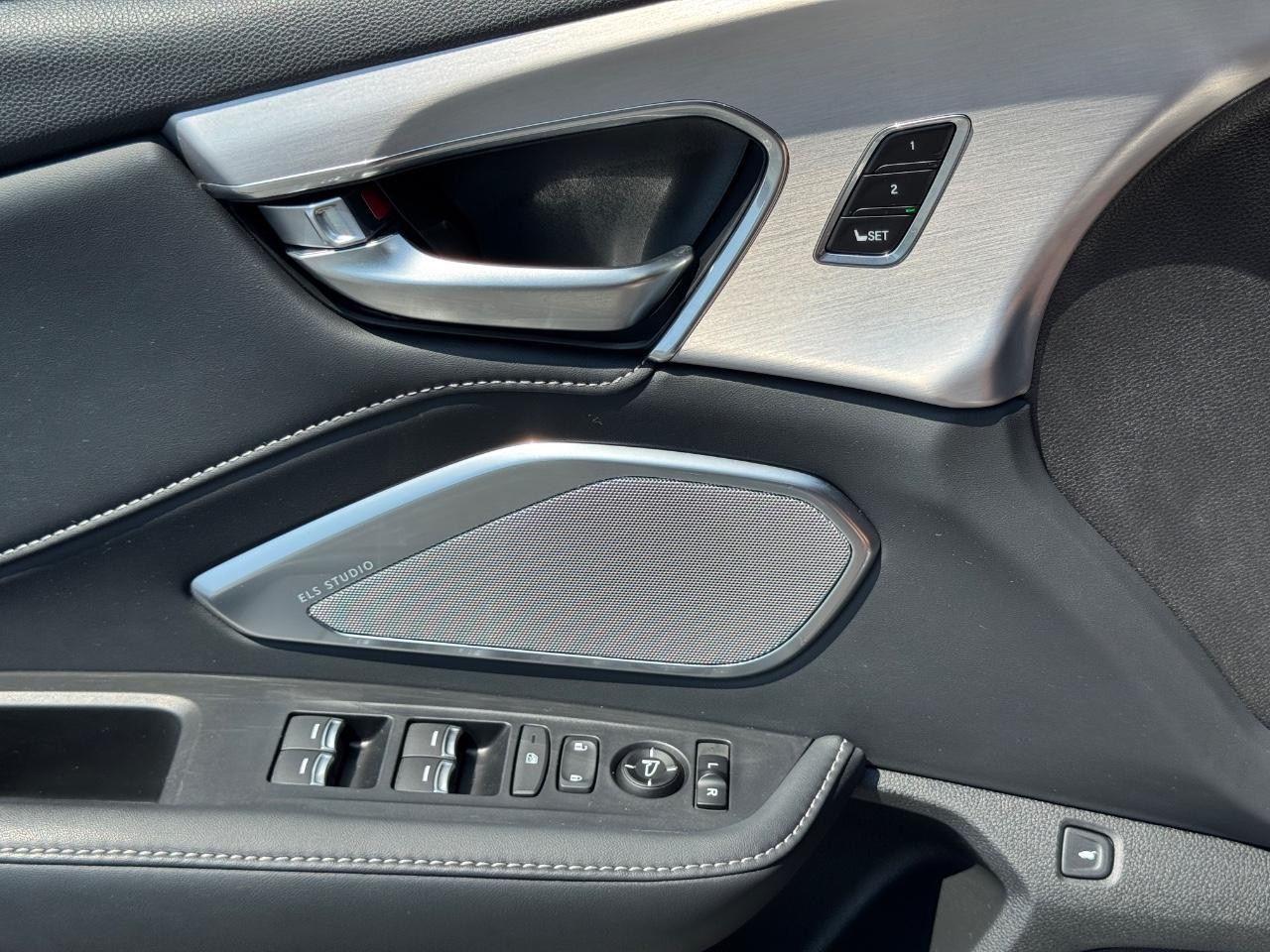 Acura RDX Vehicle Full-screen Gallery Image 27