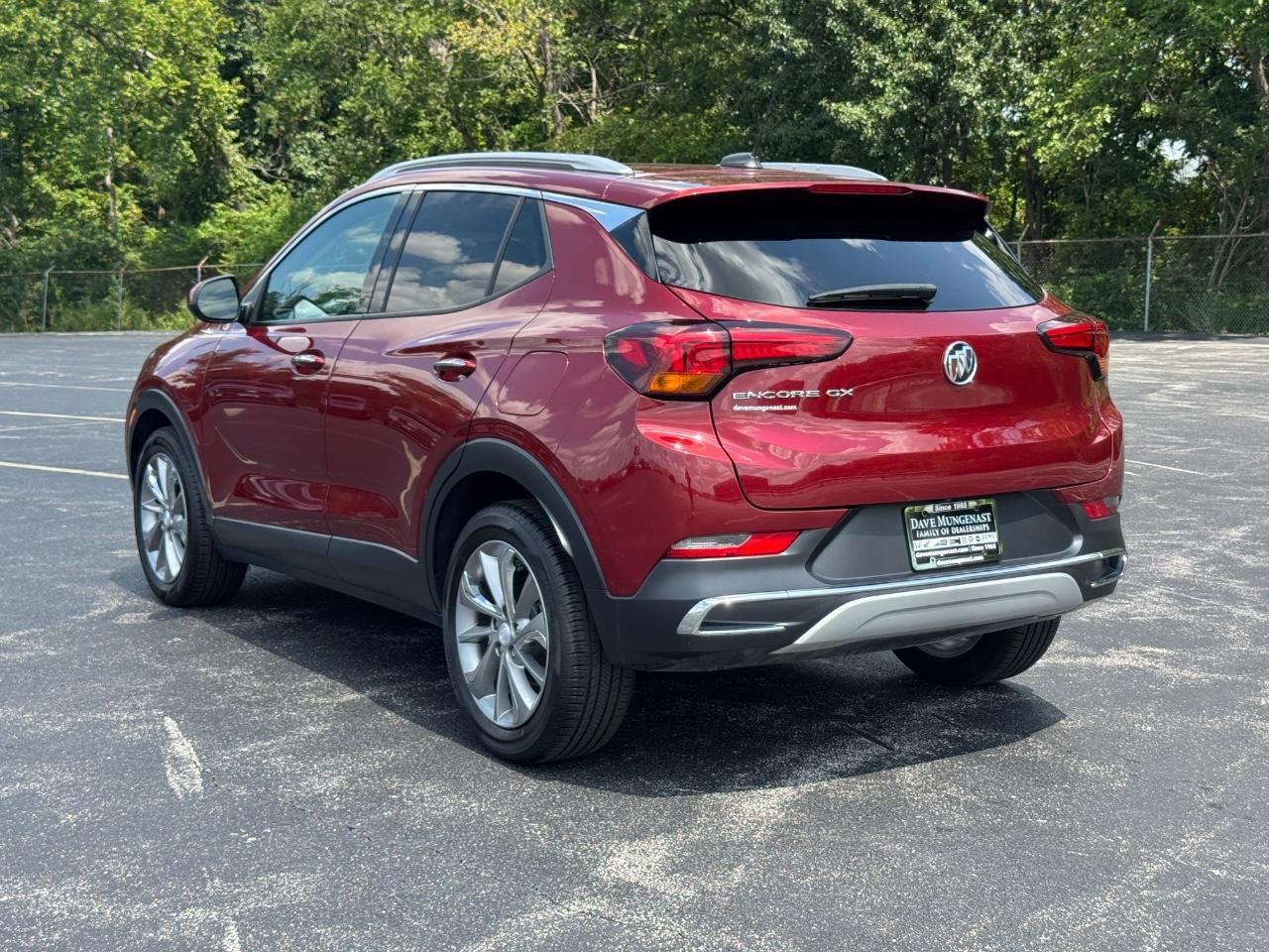 Buick Encore GX Vehicle Full-screen Gallery Image 07