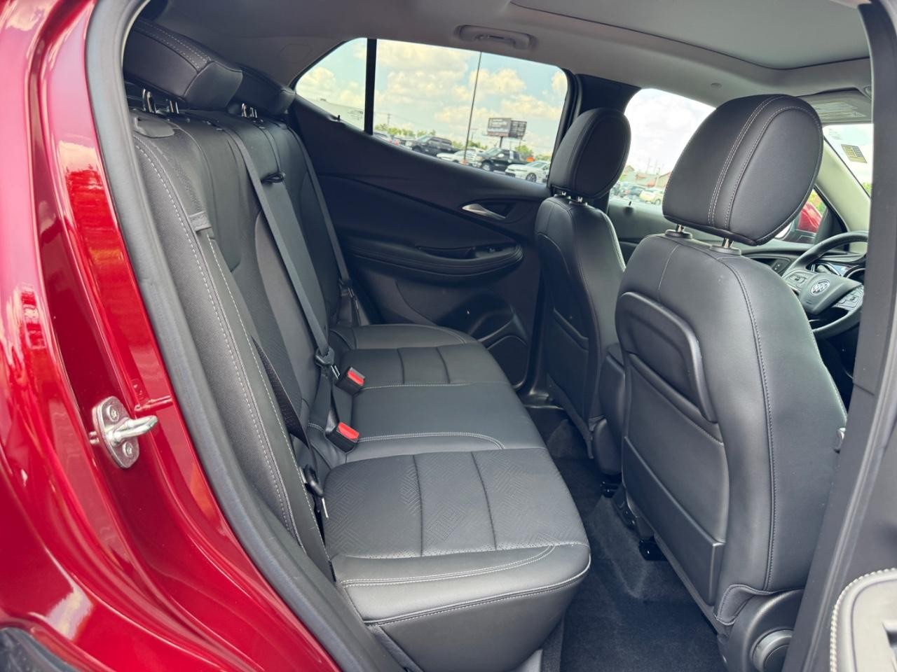 Buick Encore GX Vehicle Full-screen Gallery Image 11
