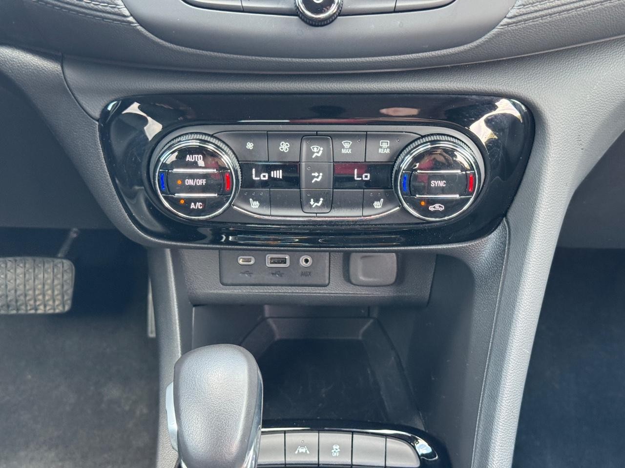 Buick Encore GX Vehicle Full-screen Gallery Image 15