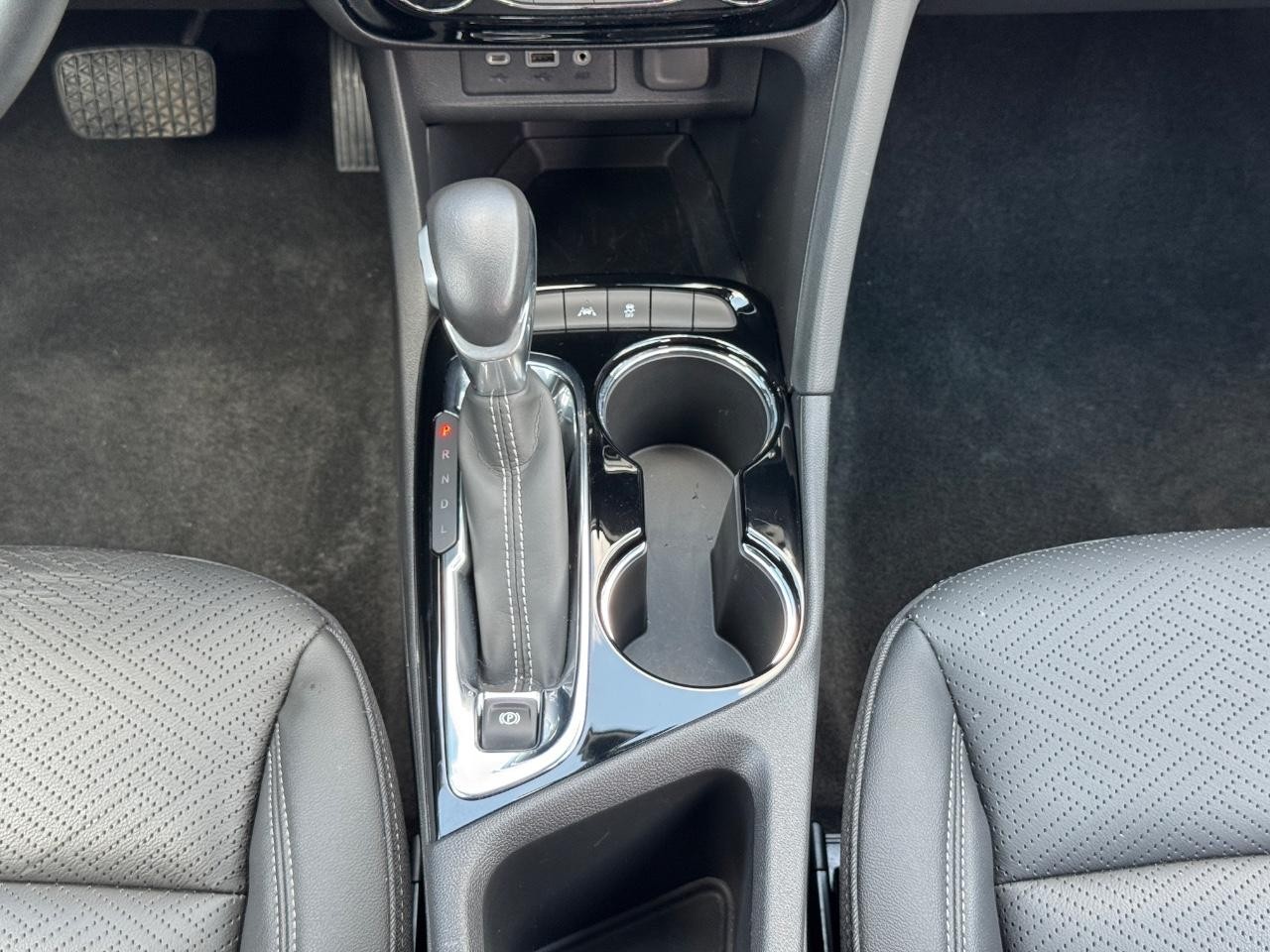 Buick Encore GX Vehicle Full-screen Gallery Image 16