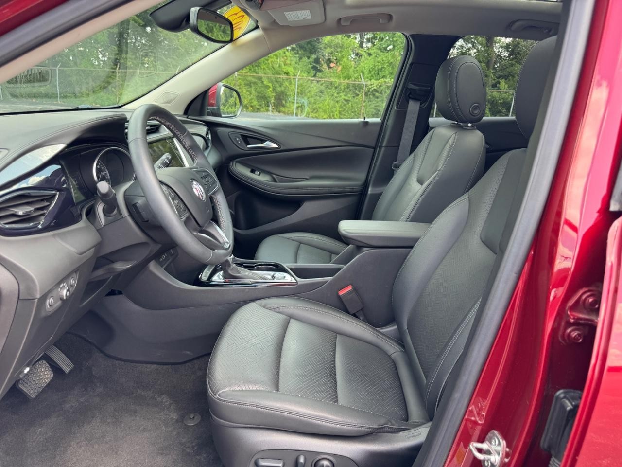 Buick Encore GX Vehicle Full-screen Gallery Image 18