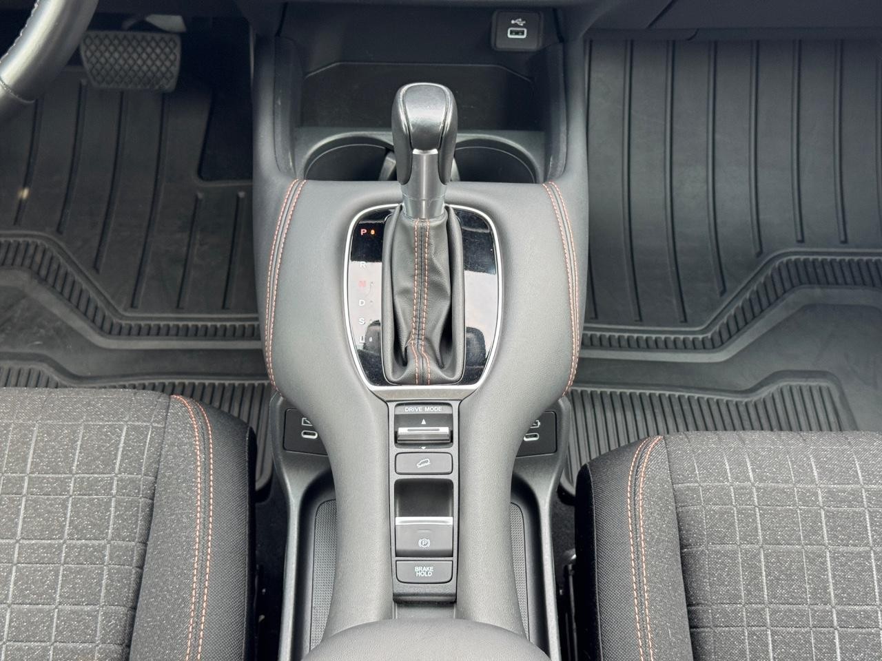 Honda HR-V Vehicle Full-screen Gallery Image 16