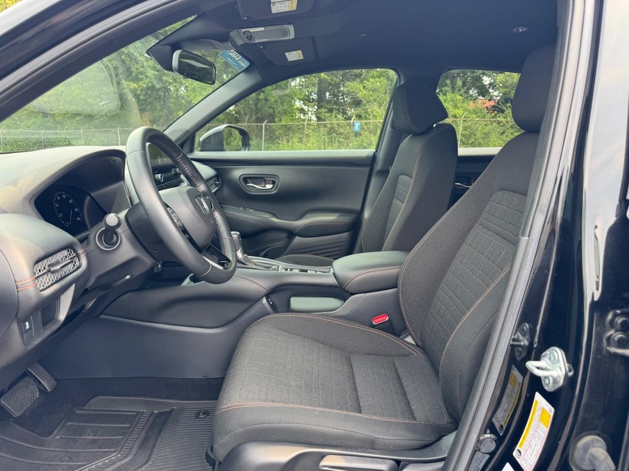 Honda HR-V Vehicle Full-screen Gallery Image 18