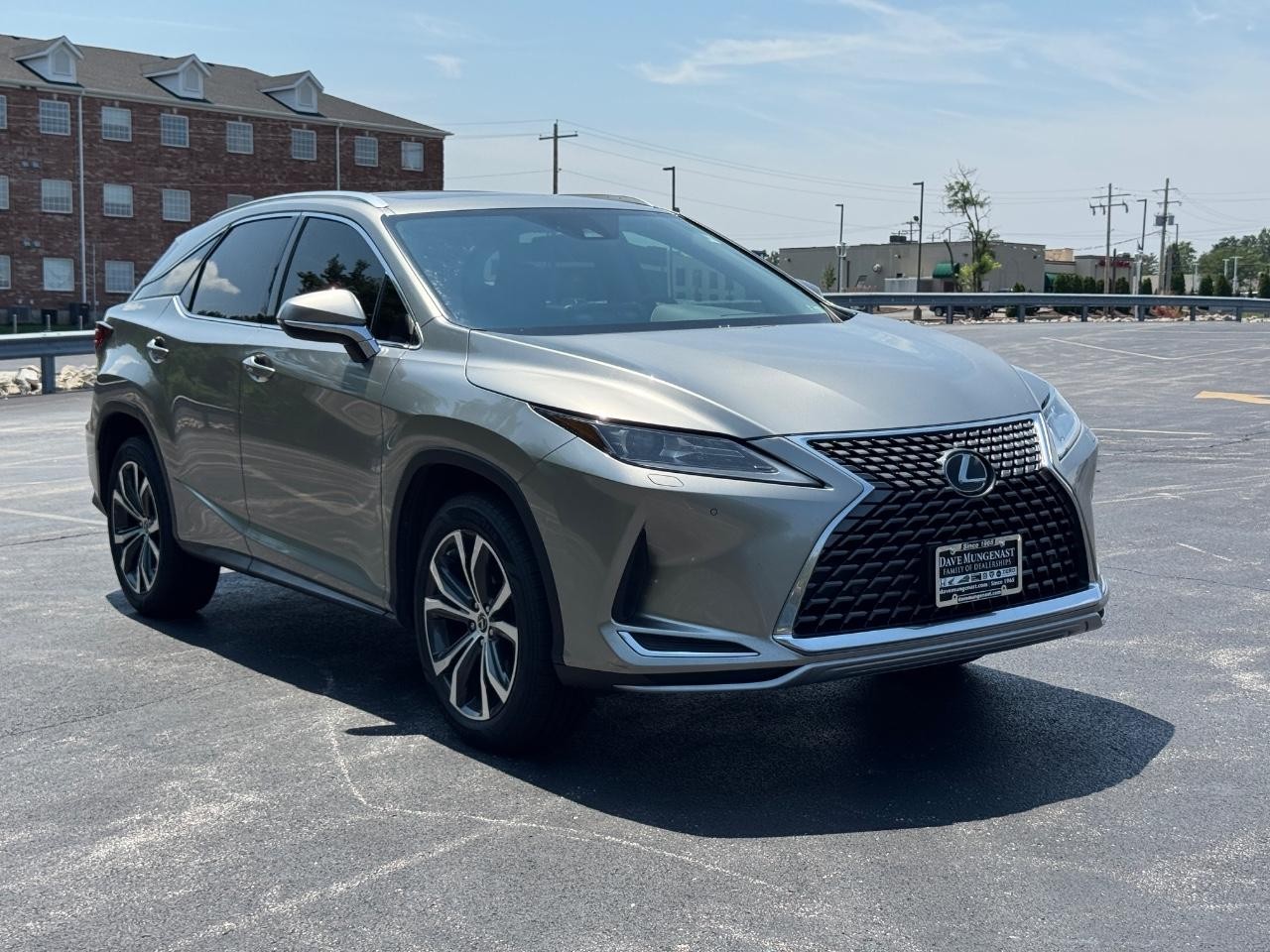 Lexus RX Vehicle Full-screen Gallery Image 02