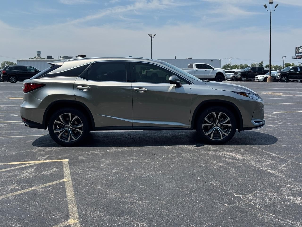 Lexus RX Vehicle Full-screen Gallery Image 03