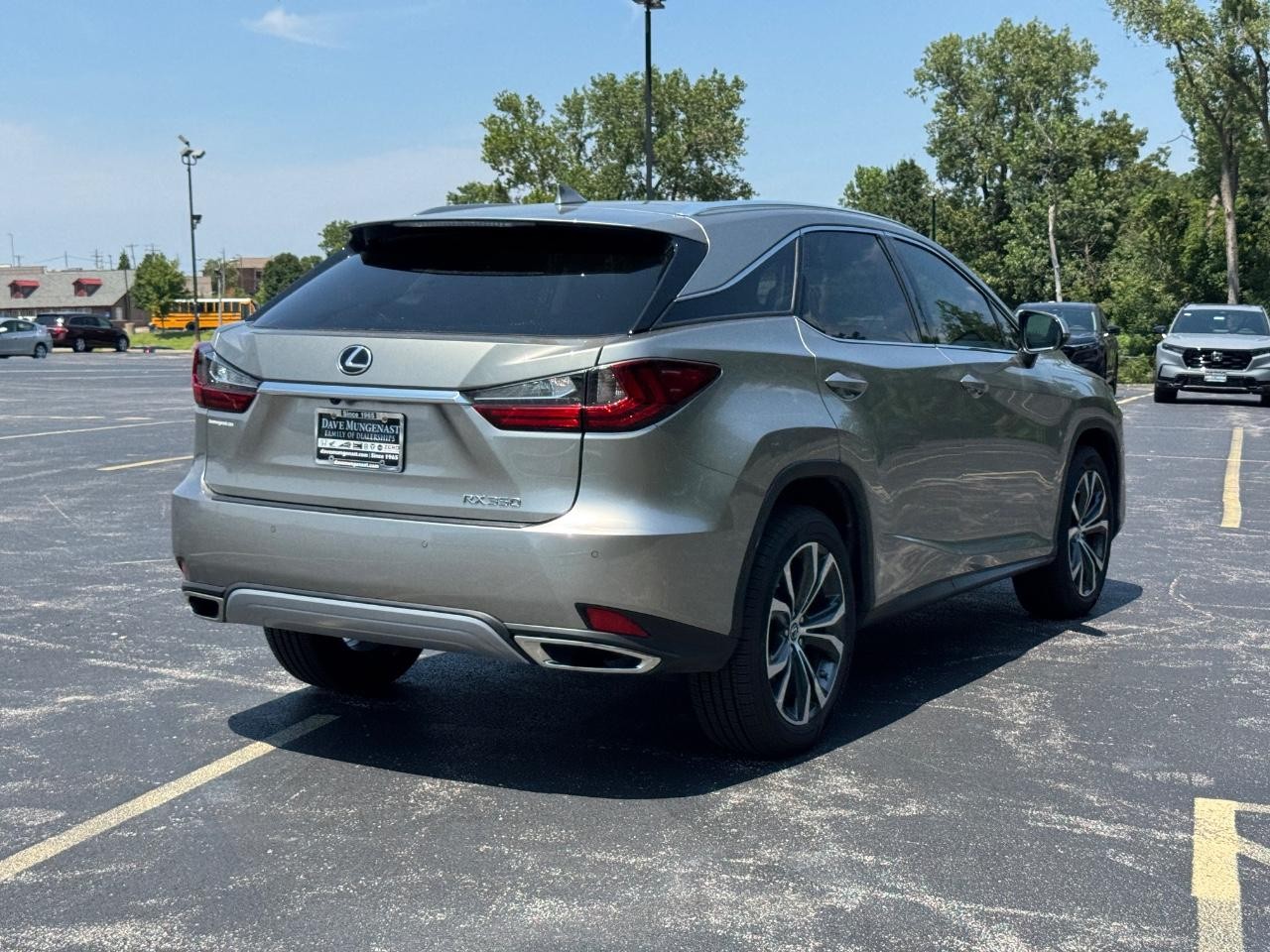 Lexus RX Vehicle Full-screen Gallery Image 04
