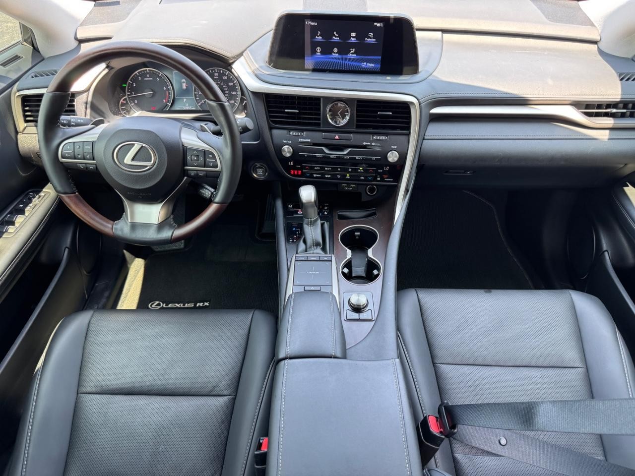 Lexus RX Vehicle Full-screen Gallery Image 12