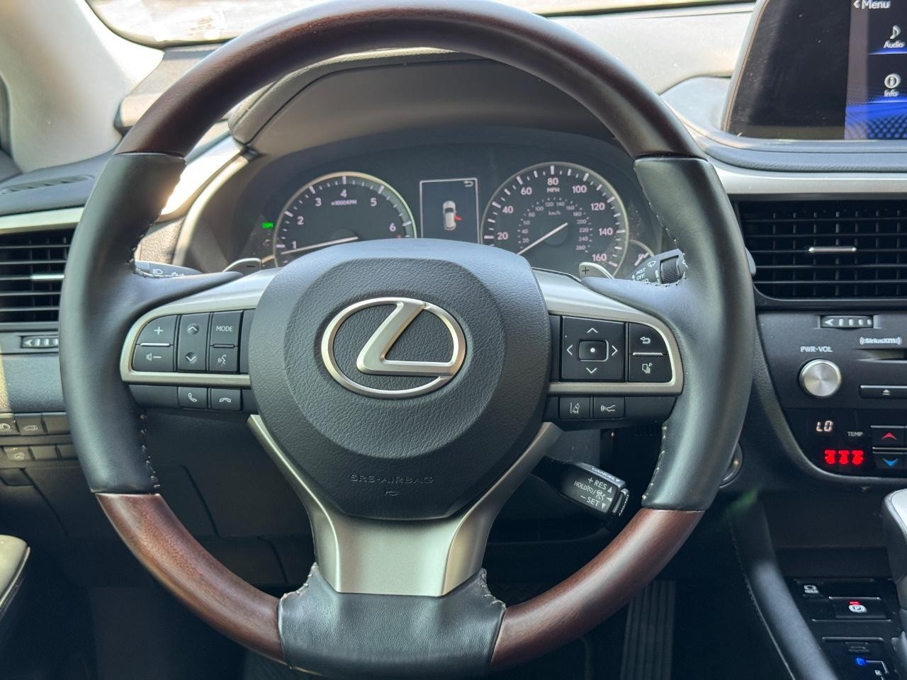 Lexus RX Vehicle Full-screen Gallery Image 13